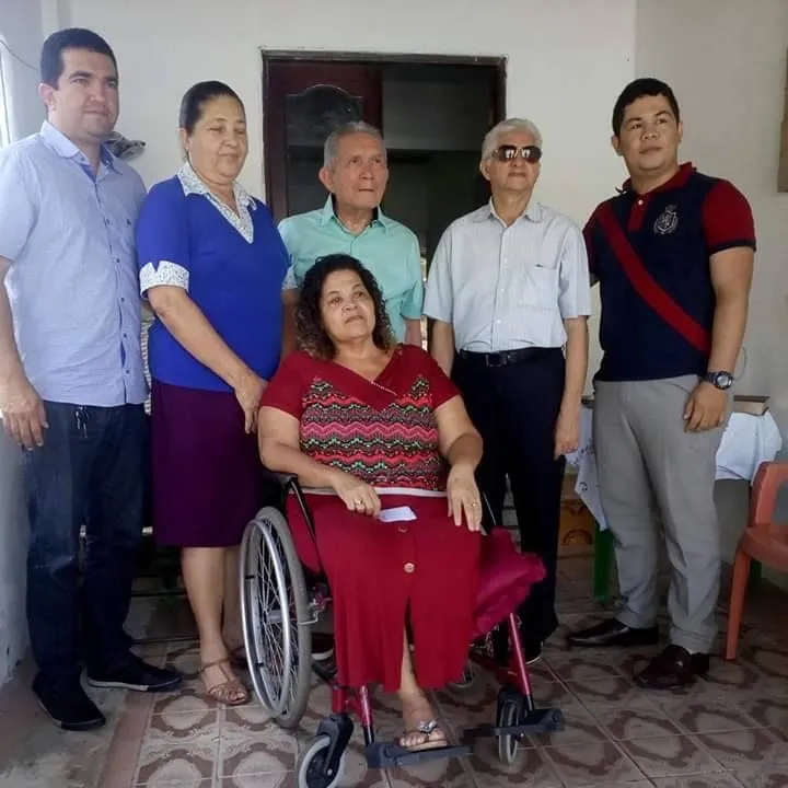 Professora com perna amputada e sem visão faz crochê para adoçar a vida em Ananindeua 