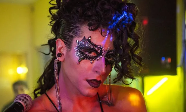 O ator já interpretou uma  drag queen na supersérie da Globo "Onde Nascem os Fortes".