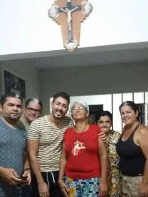Alguns parentes estiveram na casa de Carlinhos Maia, mas foram barrados pelos seguranças.