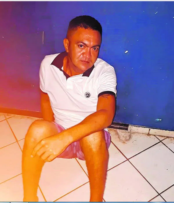André Luiz Lisboa Cardoso tentou esfaquear suas próprias irmãs. A arma do crime foi apreendida.