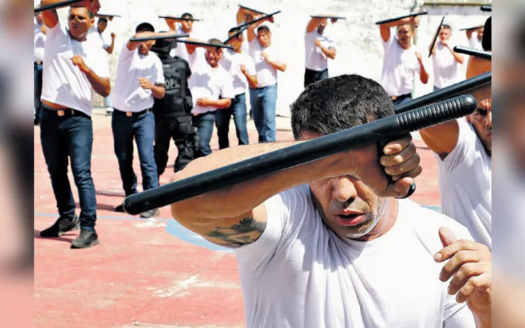 Novos agentes penitenciários estão em fase de curso de formação.