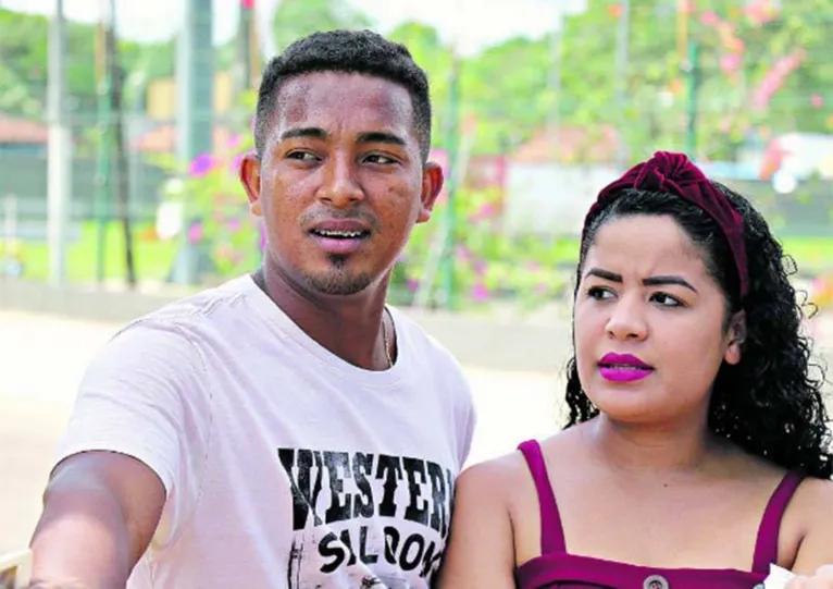 Oseias Souza e Rafaele Silva lamentam a demora na conclusão da obra