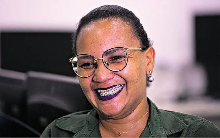 Brenda Santos, Assistente Administrativa.