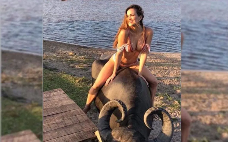 Na paradisíaca Fazenda Vitória, os ex-BBBs, a paraense Kamila Salgado e o marido Eliezer Ambrósio, estrelaram a gravação de um comercial de moda praia