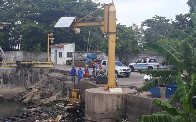 Corpo em decomposição é encontrado dentro de canal em Belém