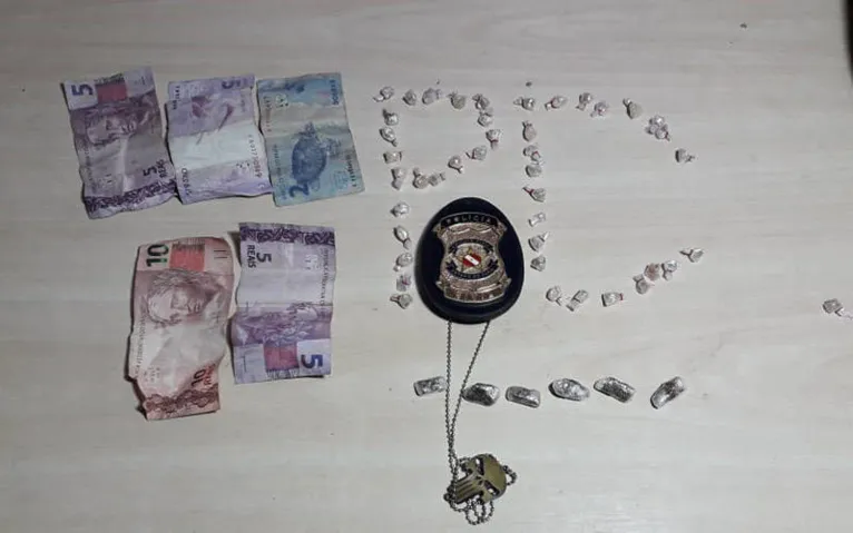 Casal é preso com drogas e dinheiro dentro de quitinete