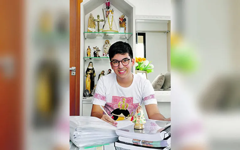 Estudantes focam nos estudos e na fé a Nossa Senhora
