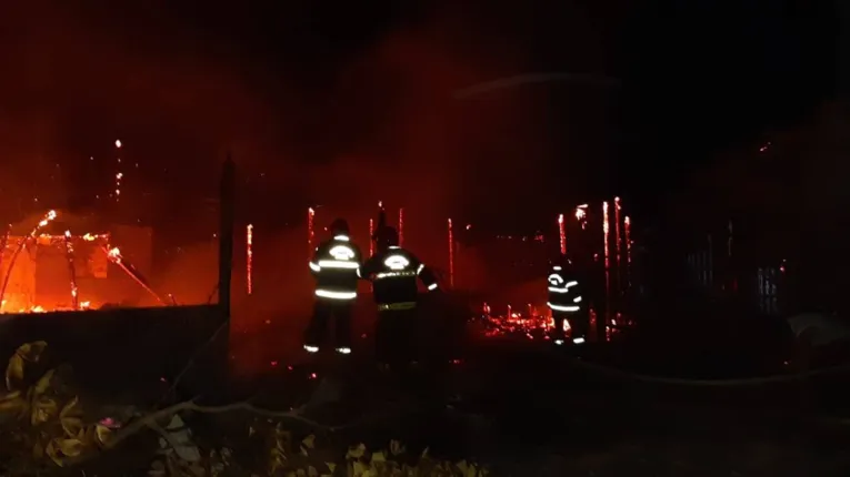 Incêndio de grandes proporções atinge praia de Ajuruteua, no Pará. Veja o vídeo