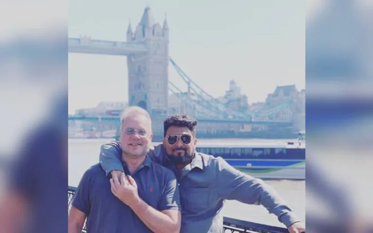 O casal durante viagem à Europa.