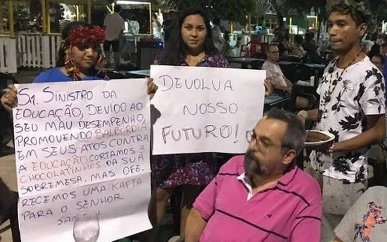 Ministro rebate paraenses que fizeram protesto em Santarém: 'covardes!'