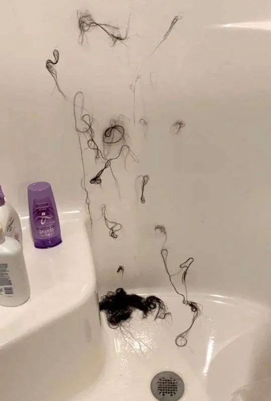 Como ficou o banheiro após a garota usar o produto que estava provavelmente adulterado