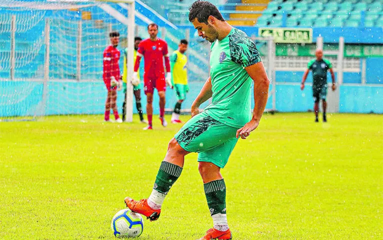 Bruno Collaço é lateral-esquerdo, mas acredita que tento é possível com esquema empregado por Hélio dos Anjos