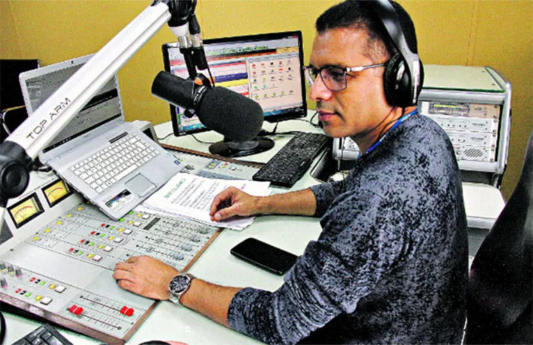 Aelson Silva dá informações sobre música e notícias quentes na Diário FM.