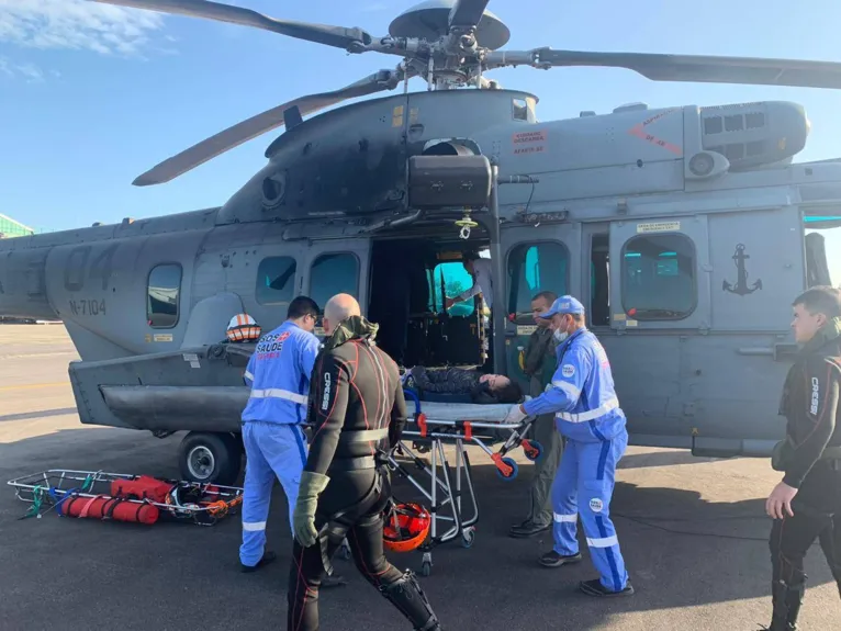 Marinha resgata mulher grávida em perigo na costa de Belém