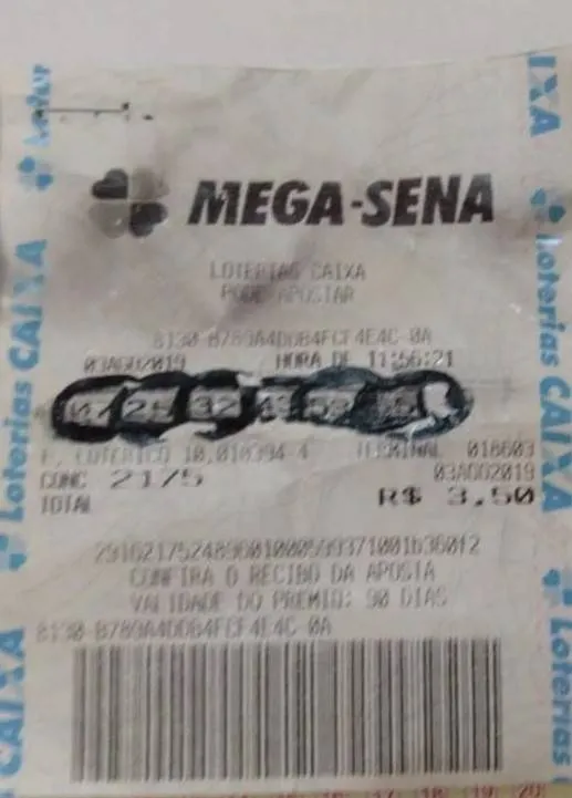 A golpista havia circulado os recortes com caneta.