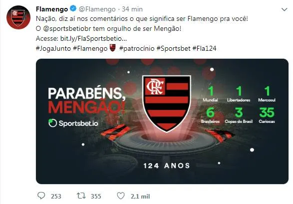 Flamengo comemora aniversário com inauguração do busto de ídolo