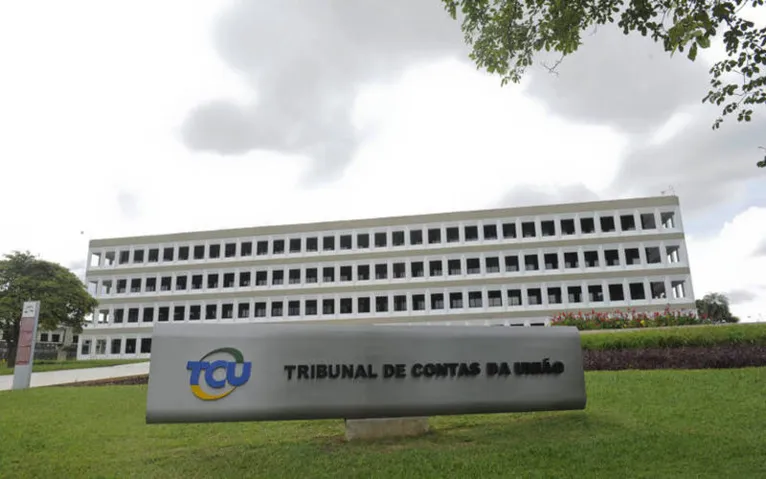 TCU organizou um relatório com a análise de 38.412 obras públicas financiadas com recursos federais que nunca forma concluídas no país.