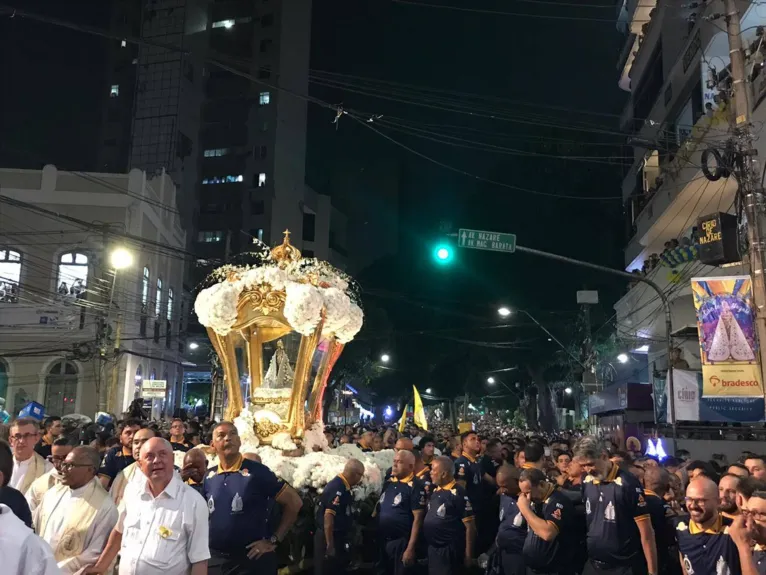 Berlinda chega adiantada e Trasladação encerra após quase 5 horas