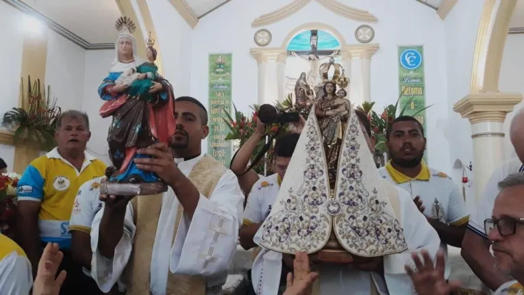 Pela primeira vez, a imagem de N. S. de Nazaré, da Basílica em Belém, participou da procissão nos rios.