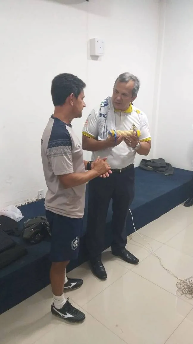 Jogadores do Remo doam camisa para ajudar Guarda de Nazaré