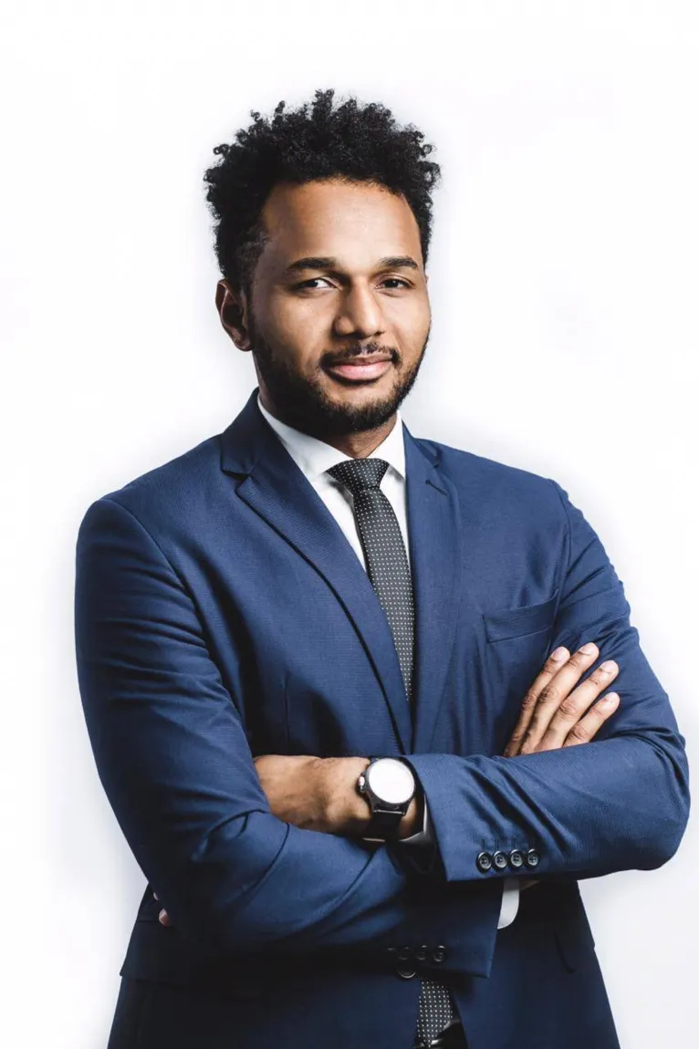 O advogado Paulo Victor Squires é ativista do movimento negro há dez anos e desenvolve um Projeto de Combate ao Racismo em Instituições de Educação do Ensino Médio e Superior.