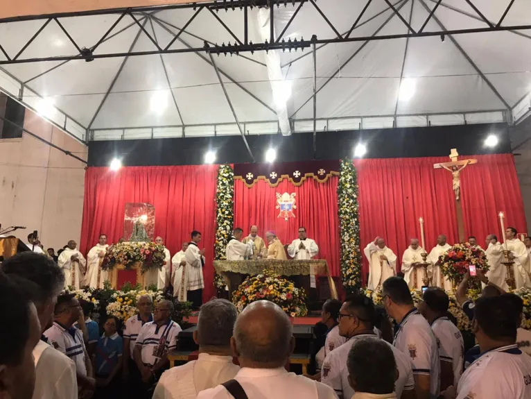 Missa campal iniciou por volta das 5h30.