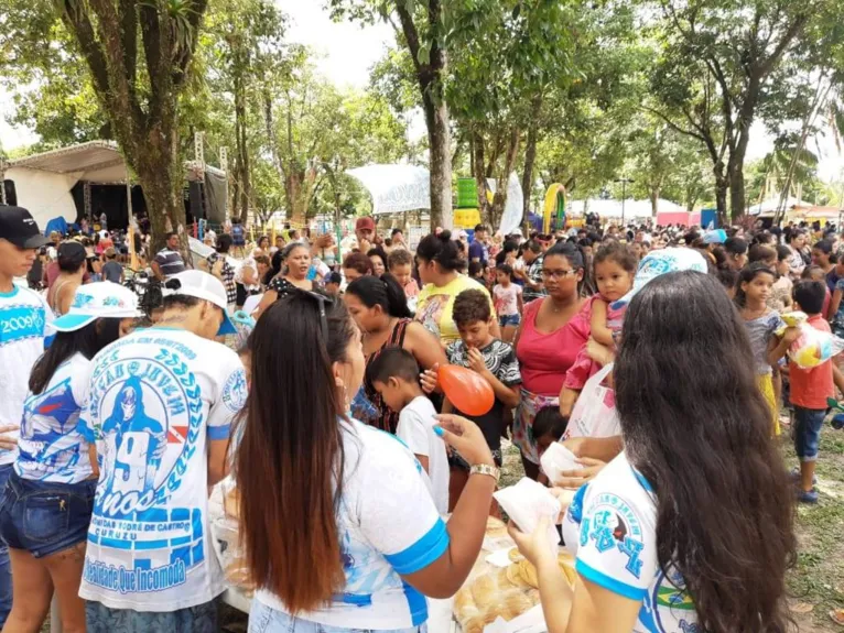 Torcida organizada do Paysandu promove ação do Dia das Crianças