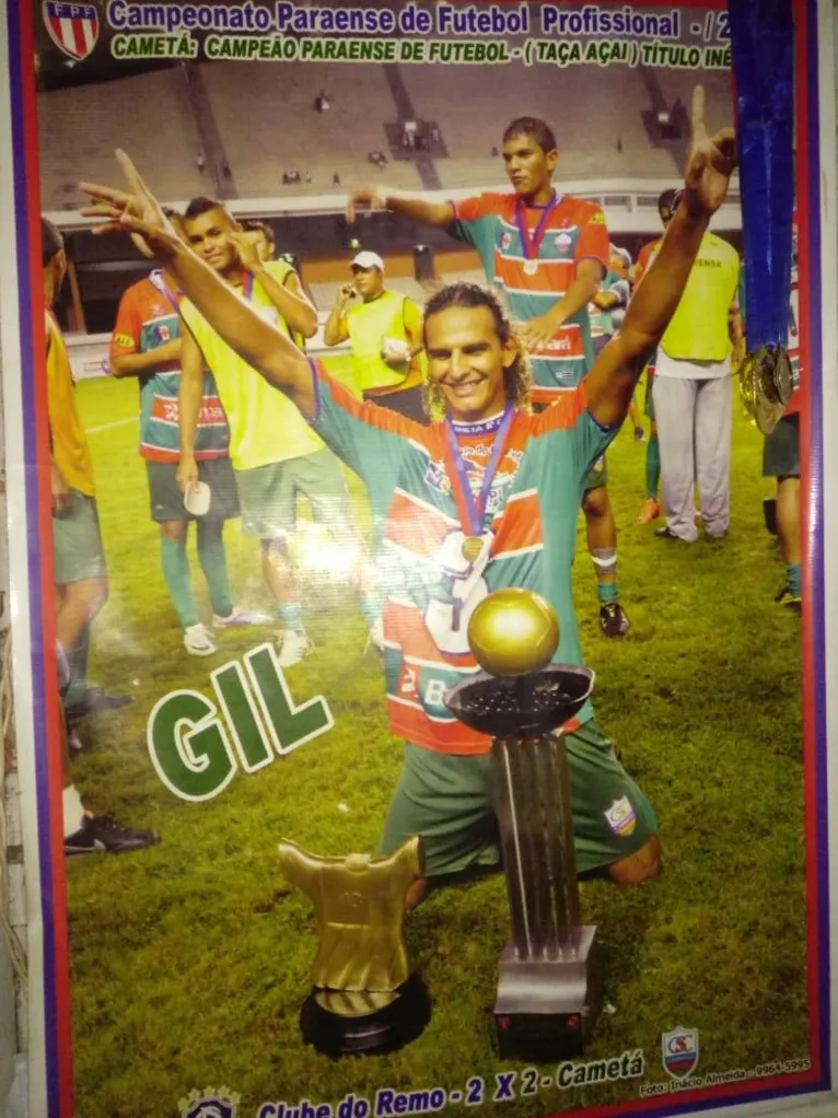 Criança recebe presente após homenagear pai morto em jogo da Segundinha