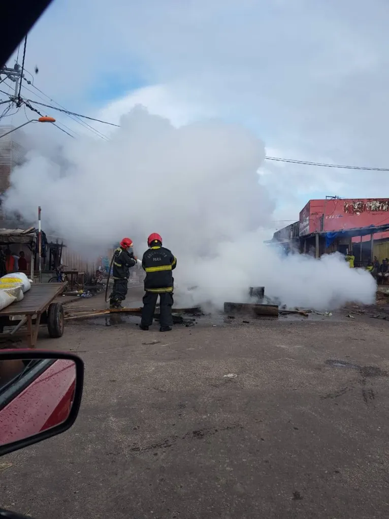 Feirantes fazem protesto no Jurunas contra descaso da Prefeitura de Belém