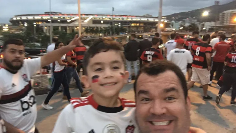 Dieguinho fazendo a sua estreia no Maraca com o pai.
