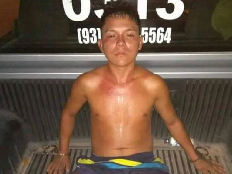 Ele usou uma faca para cometer o crime