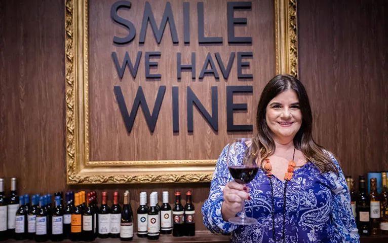 Ana Paula Teixeira garante um completo rodízio de vinhos na varanda da Adega das Onze, ao lado da Sé, de terça a sábado, a partir das 18h