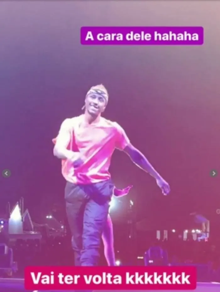 Anitta leva 'tapão' na bunda durante coreografia e reclama de dançarino