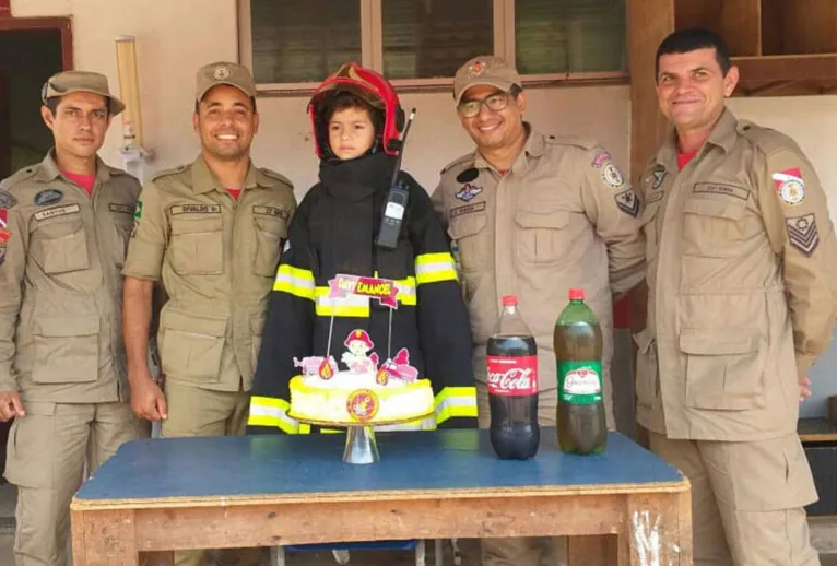 Pará: menino realiza sonho e comemora aniversário na viatura dos Bombeiros