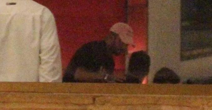 Após ser dispensado por Anitta, Pedro Scooby é flagrado em bar bebendo; veja!