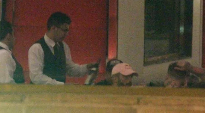 Após ser dispensado por Anitta, Pedro Scooby é flagrado em bar bebendo; veja!