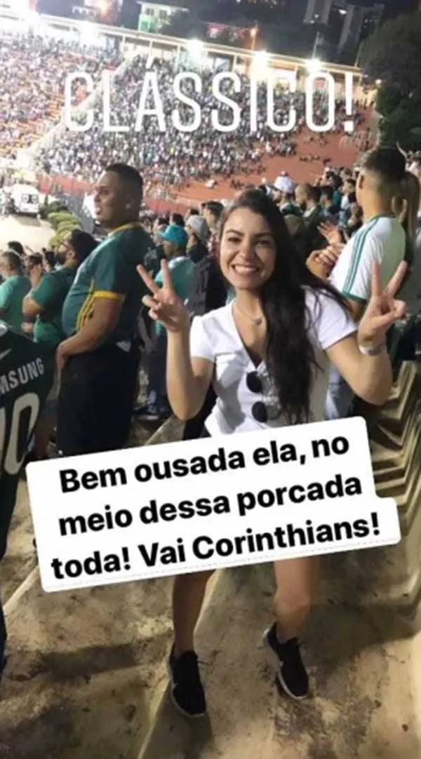 Corintiana postou uma foto entre os palmeirenses e provocou: "no meio dessa porcada".