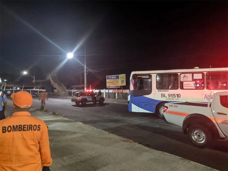 Livramento: ônibus sofreu pane a poucos metros de passarela e quase foi esmagado