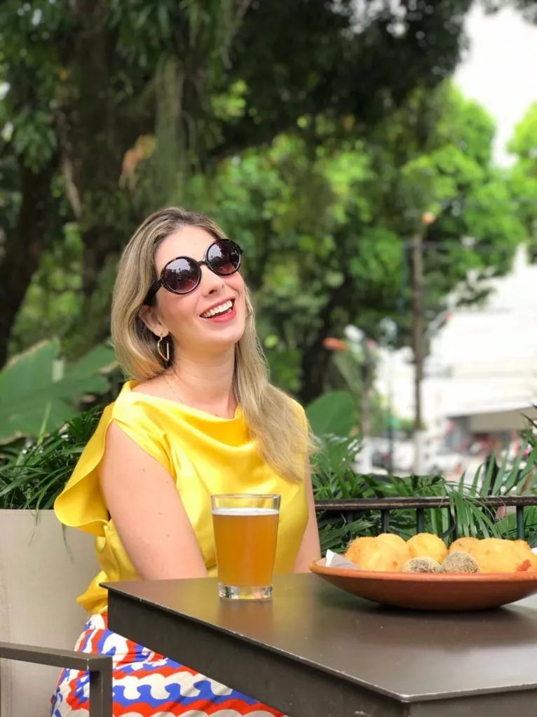 Nathalia cuida da imagem dos clientes nas mídias sociais 