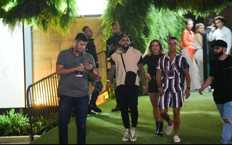 Gabigol e Bruna Griphao deixam Rock in Rio juntos após noite de shows