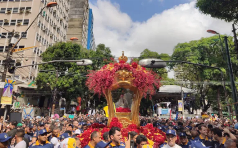 Nossa Senhora de Nazaré chega à Basílica em um dos Círios mais rápidos da história