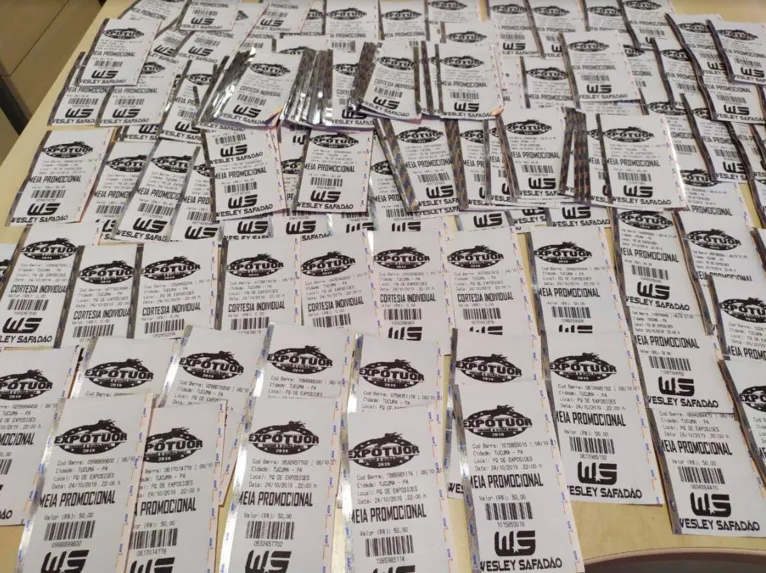 Dupla é presa vendendo ingresso falsificado do show do Wesley Safadão