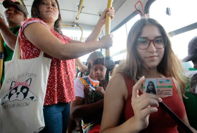Estudantes aprovam gratuidade nos ônibus em dia de Enem