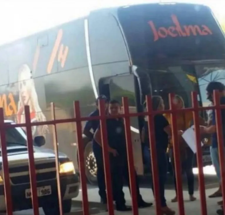PRF apreende ônibus de Joelma no Maranhão