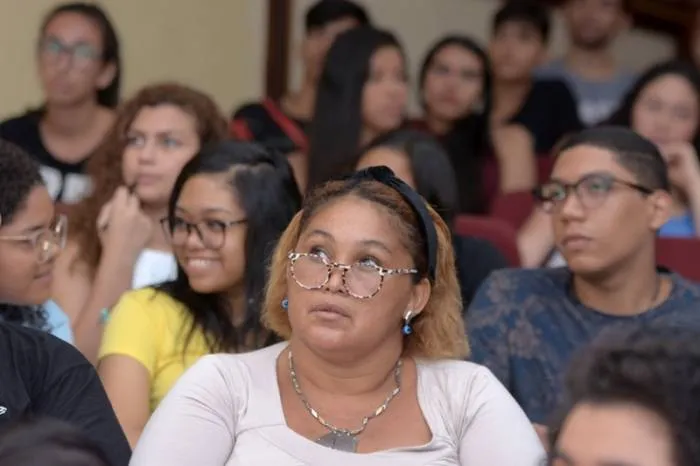 Maria Cristina Garcia tem 45 anos e está fazendo o Enem pela primeira vez