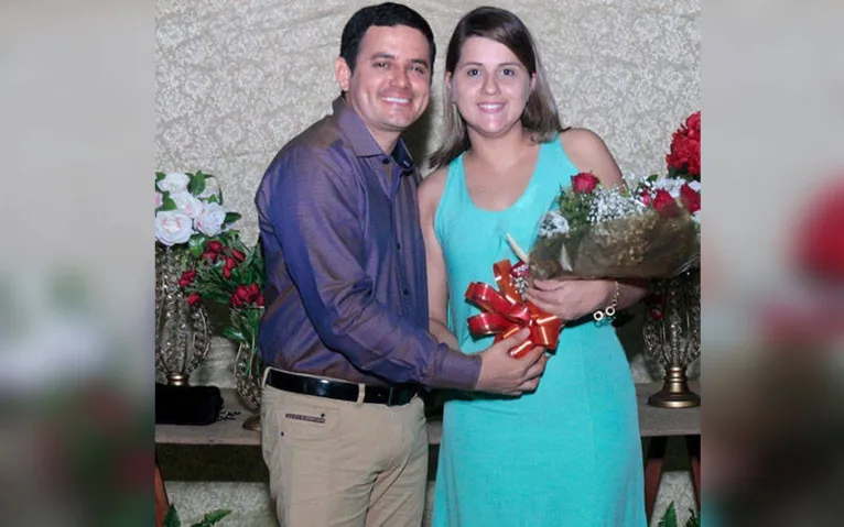 Misaque Moraes, com a esposa Paola Lobato, acredita que EBD leva ensinamento cristão à família. 