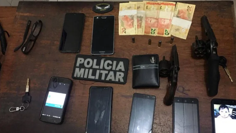 Objetos apreendidos após a prisão do trio
