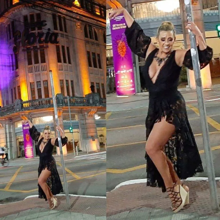Cadillac surge de vestido decotado e é ovacionada por fãs 