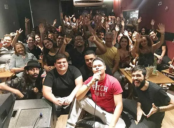 'Showpitel': comediantes mostram a força do stand-up comedy no Pará