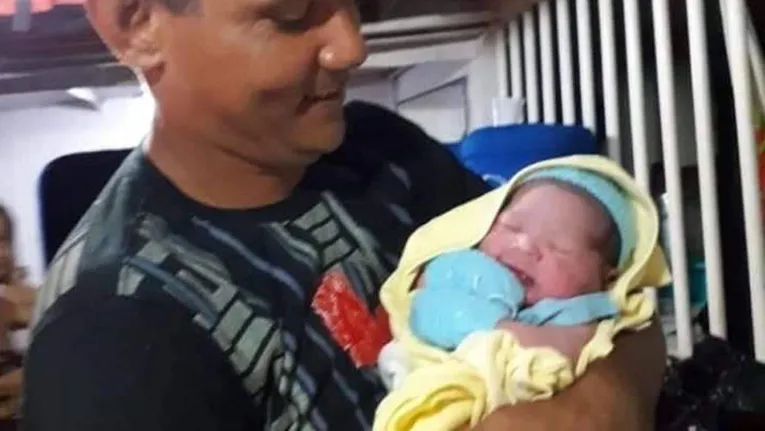 Após o parto, mãe e bebê ficaram bem e receberam assistência ao chegarem na capital